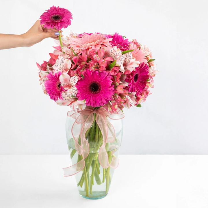 Birthday Kit: Brownies with a Gerbera Arrangement and a Balloon