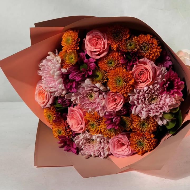 Fleeting Sparkle: Bouquet of Roses and Daisies