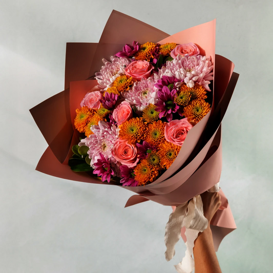 Fleeting Sparkle: Bouquet of Roses and Daisies
